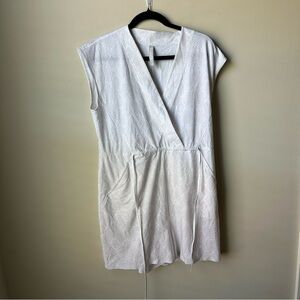 Athleta White Vneck Capped Sleeves Marlow Romper Sz S Animal Print Athleisure